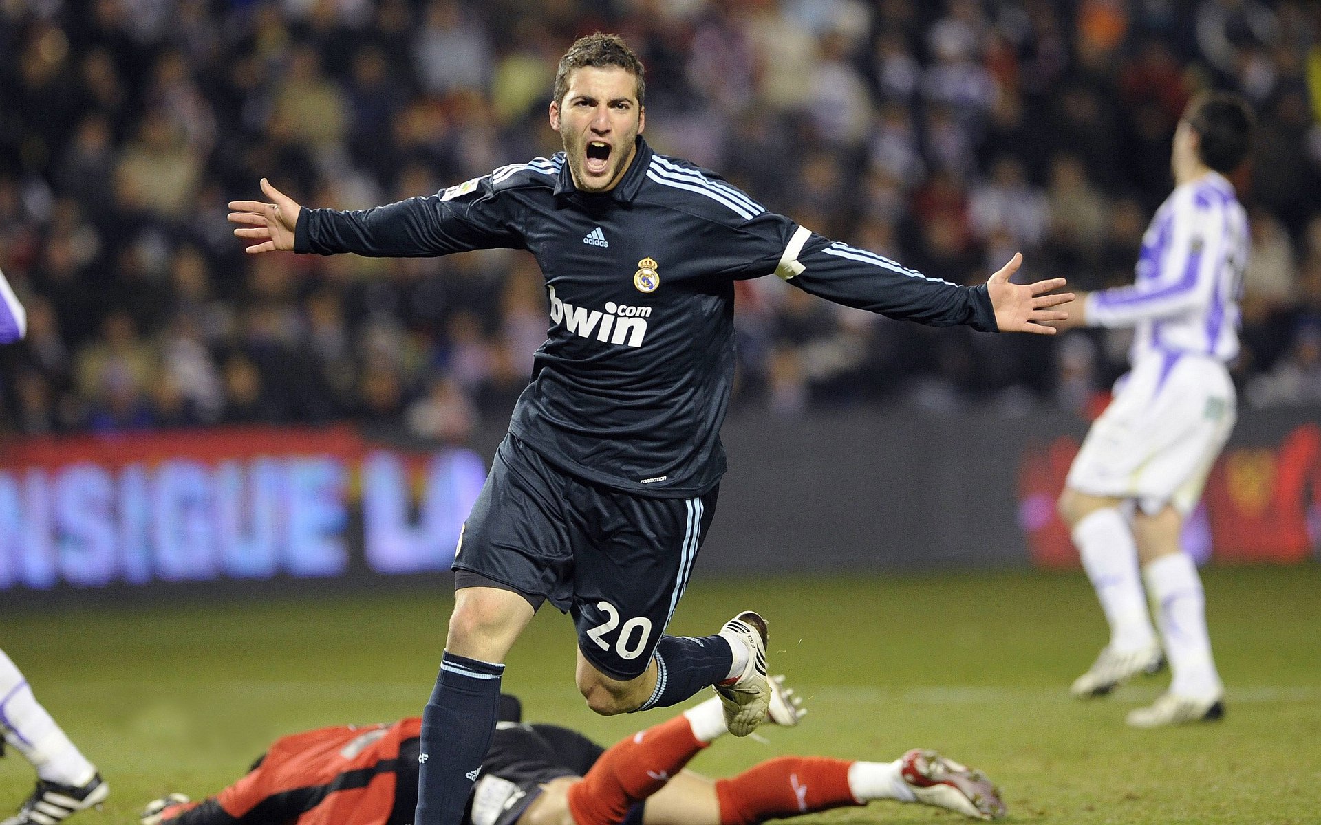 世界目光聚焦在欧洲足球舞台上，激战即将上演，世界目光聚焦在欧洲足球舞台上,激战即将上演