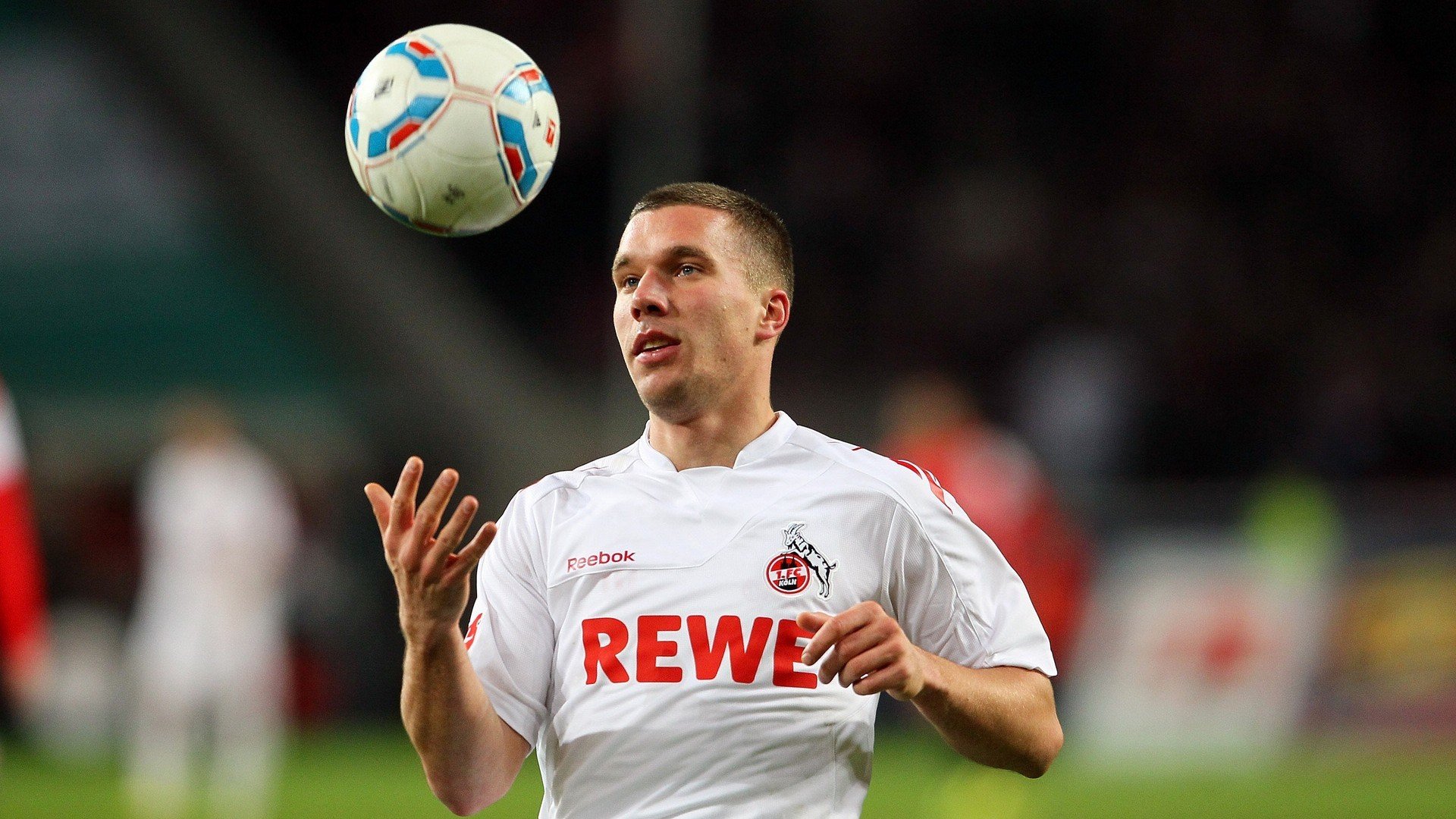 法甲:巴黎5-1大胜蒙彼利埃,姆巴佩传射建功,巴黎2比0蒙彼利埃